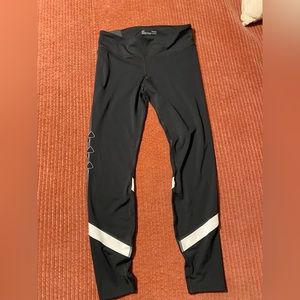 New Women’s size Large UA full length compression leggings 
$25